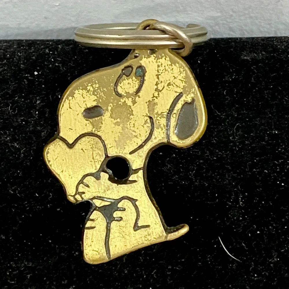 Peanuts Vtg 1958‎ Snoopy Holding Heart Solid Brass Keychain Aviva Rare